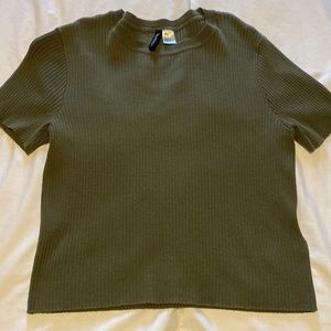 Green loose shirt/crop top